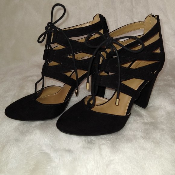 14th & Union Velvet Strap Pump - Picture 2 of 9